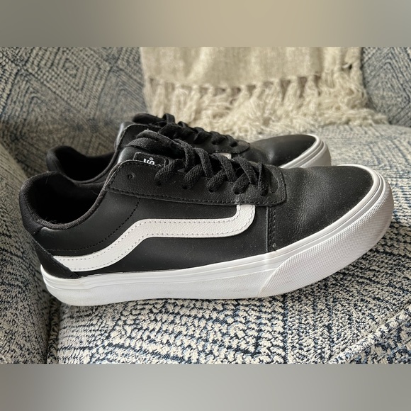 Vans Women’s Ward Deluxe Leather Low Top Sneaker, Size 8 - Picture 4 of 7